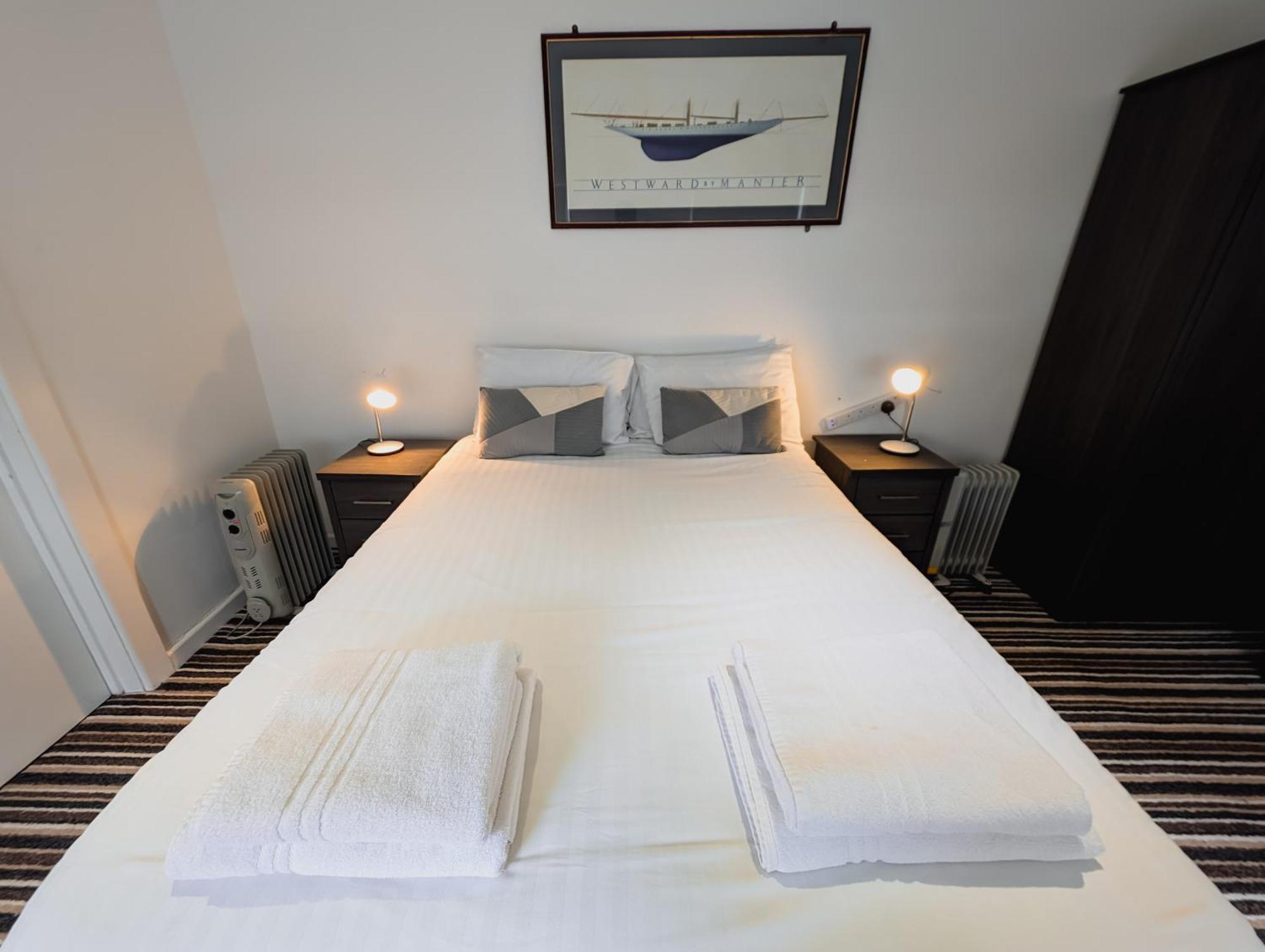 Bay & Harbour Holiday Apartments & Rooms Only เวสตัน-ซูเปอร์-แมร์ ภายนอก รูปภาพ