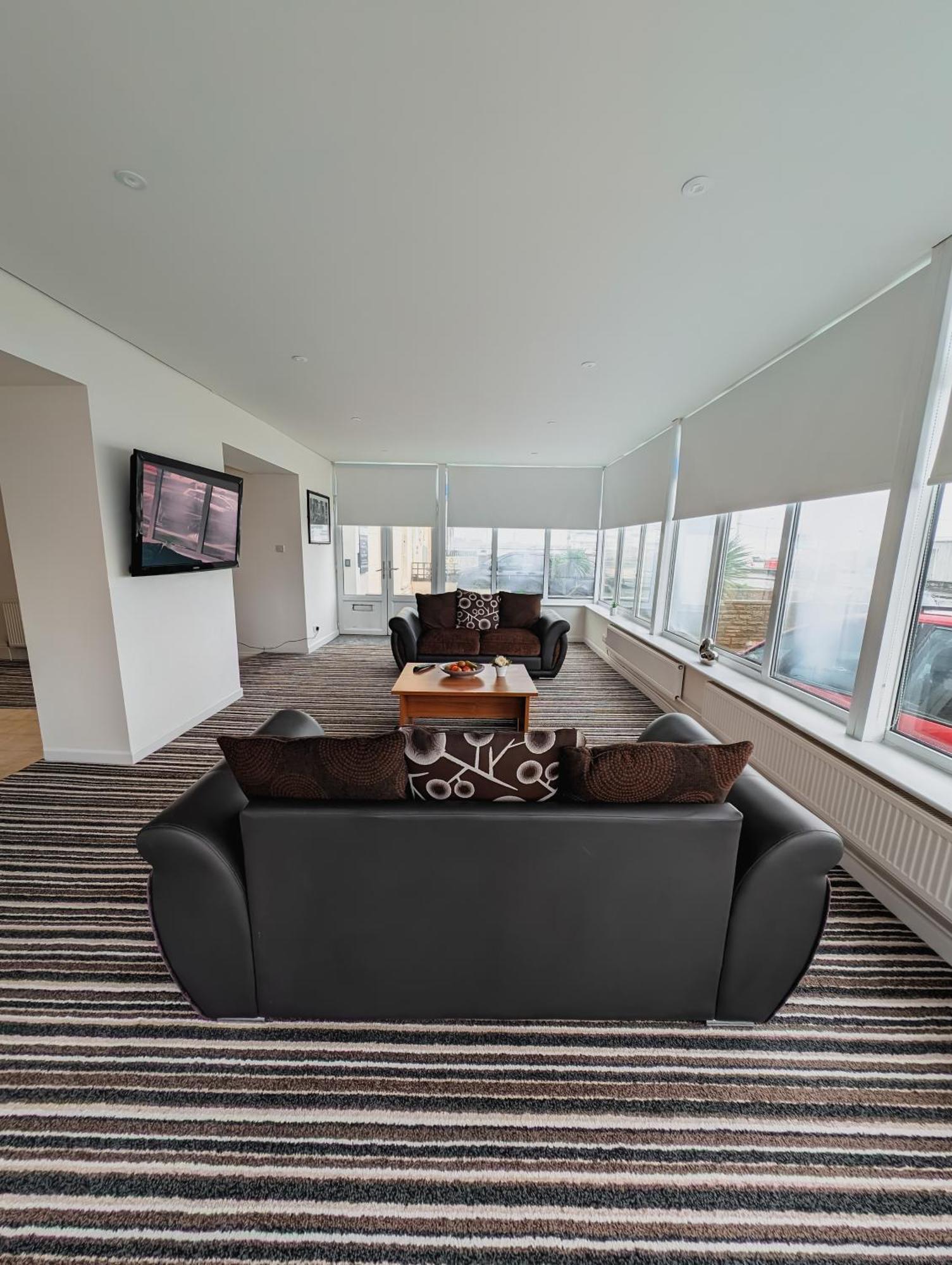 Bay & Harbour Holiday Apartments & Rooms Only เวสตัน-ซูเปอร์-แมร์ ภายนอก รูปภาพ