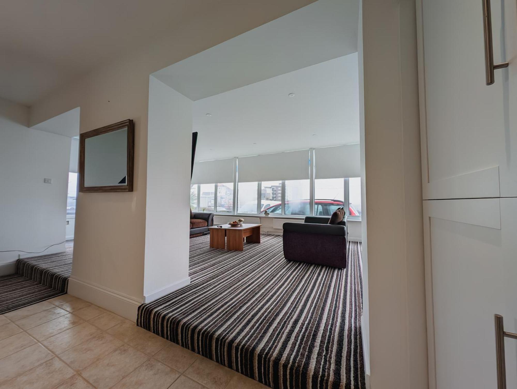 Bay & Harbour Holiday Apartments & Rooms Only เวสตัน-ซูเปอร์-แมร์ ภายนอก รูปภาพ
