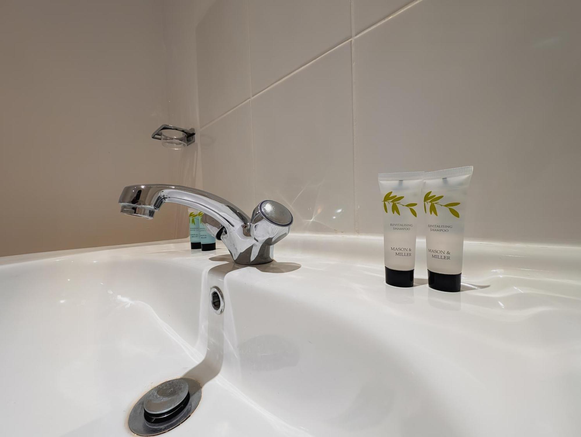 Bay & Harbour Holiday Apartments & Rooms Only เวสตัน-ซูเปอร์-แมร์ ภายนอก รูปภาพ
