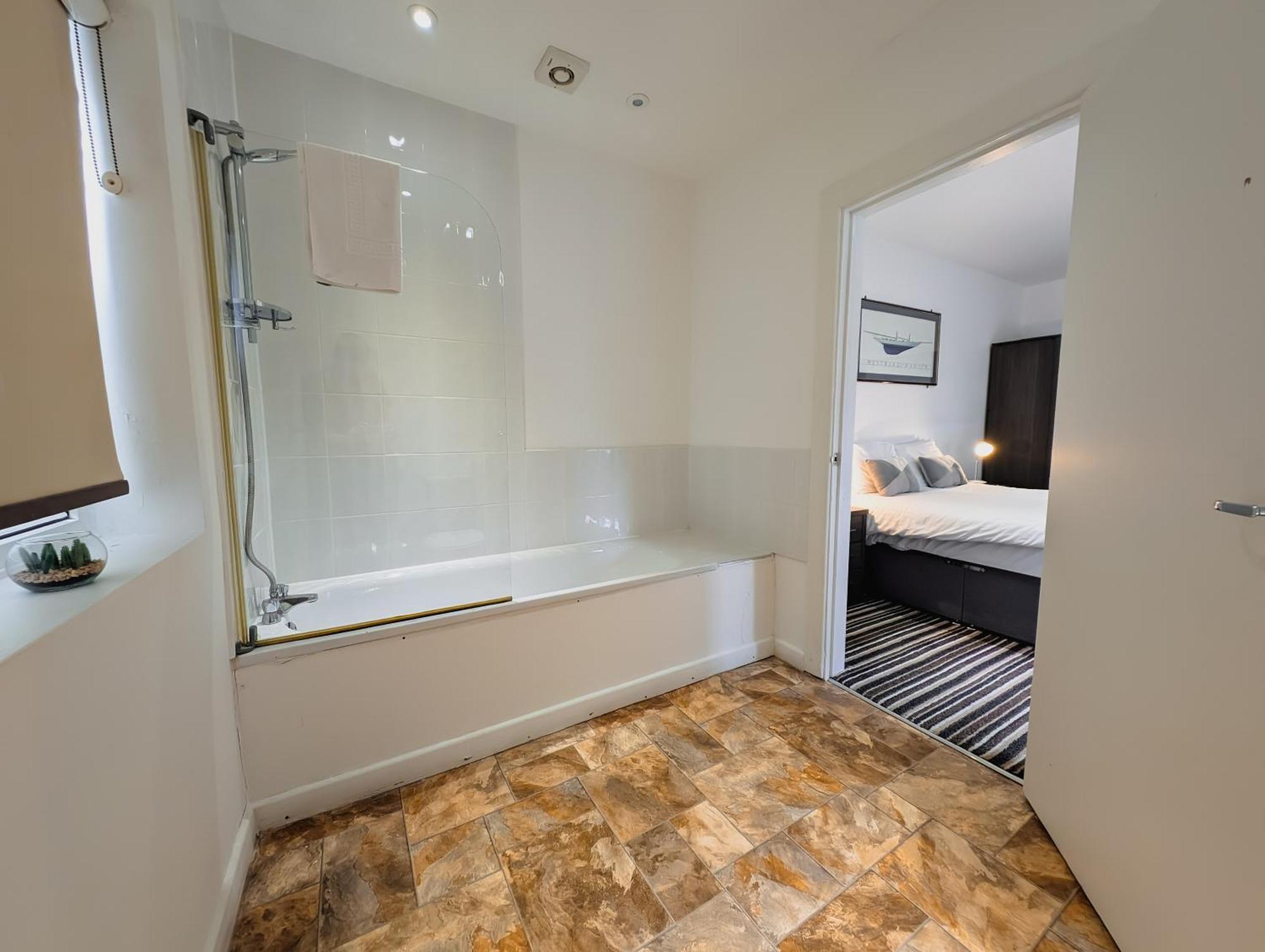 Bay & Harbour Holiday Apartments & Rooms Only เวสตัน-ซูเปอร์-แมร์ ภายนอก รูปภาพ