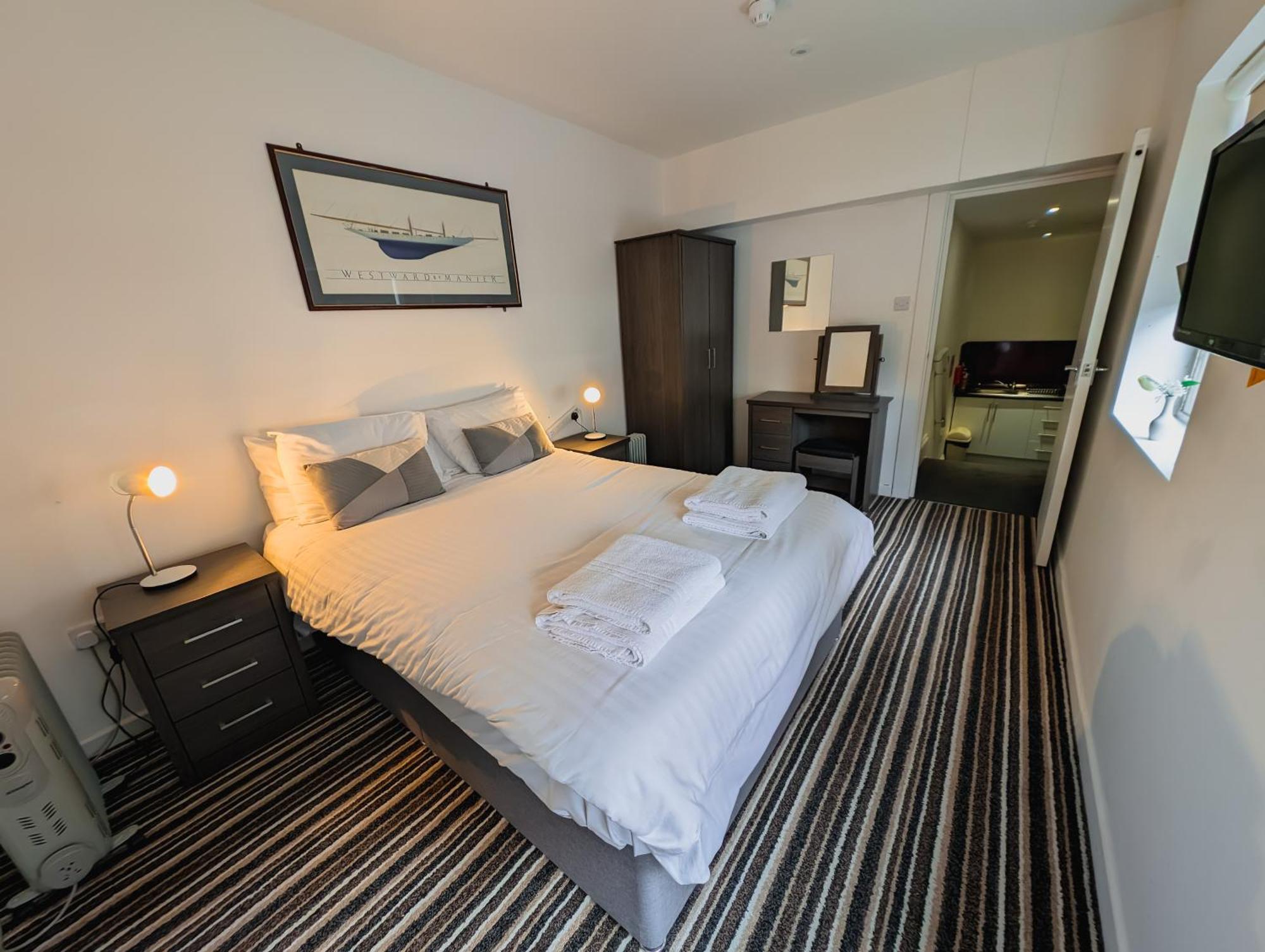 Bay & Harbour Holiday Apartments & Rooms Only เวสตัน-ซูเปอร์-แมร์ ภายนอก รูปภาพ
