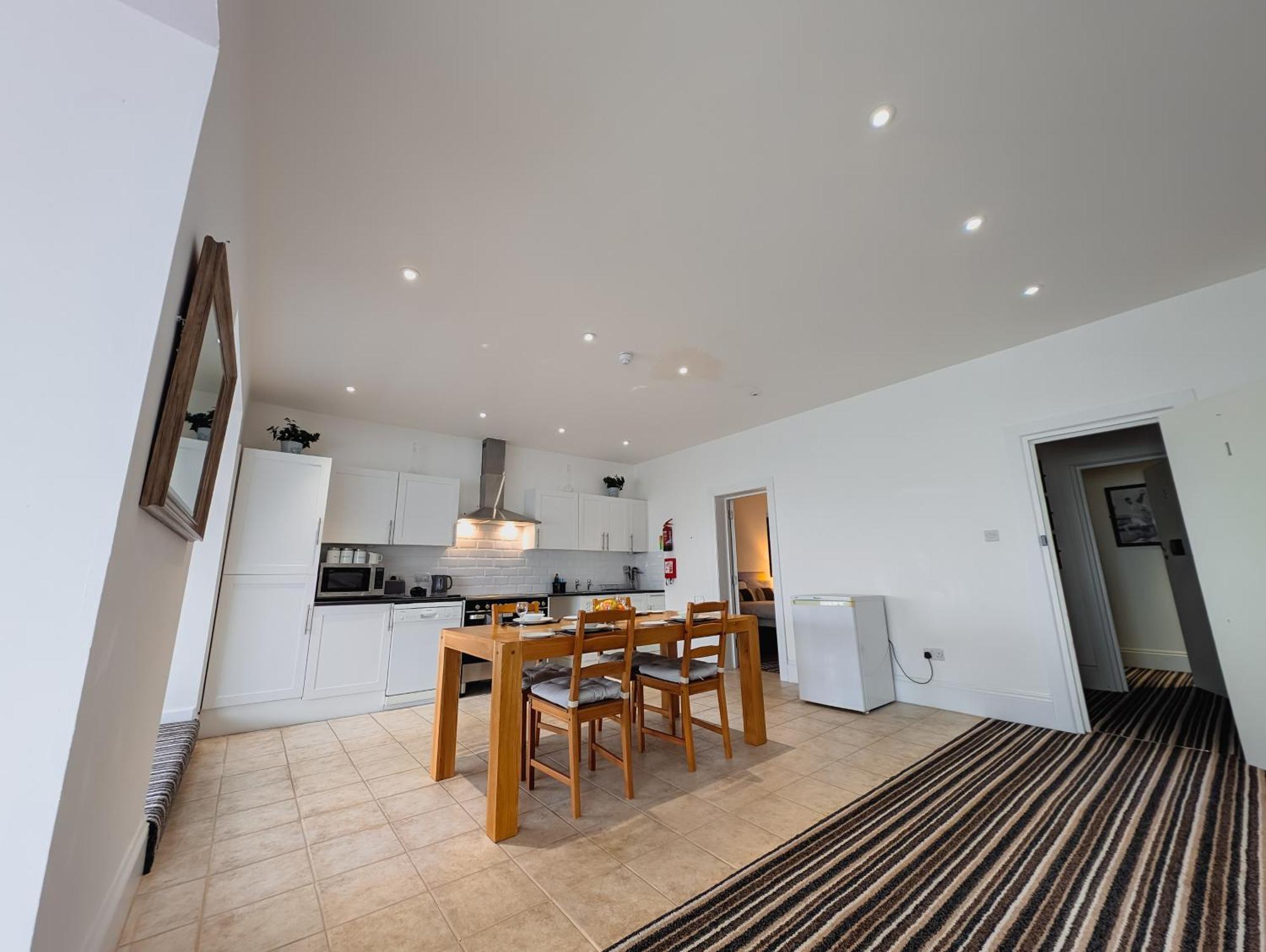 Bay & Harbour Holiday Apartments & Rooms Only เวสตัน-ซูเปอร์-แมร์ ภายนอก รูปภาพ