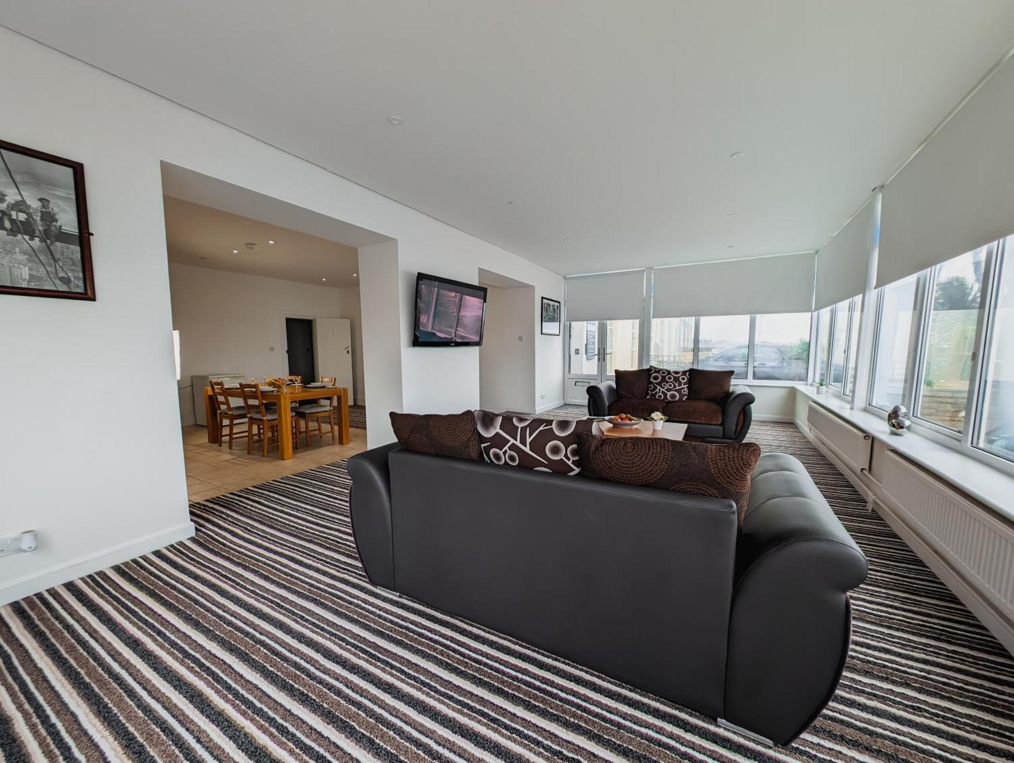 Bay & Harbour Holiday Apartments & Rooms Only เวสตัน-ซูเปอร์-แมร์ ภายนอก รูปภาพ