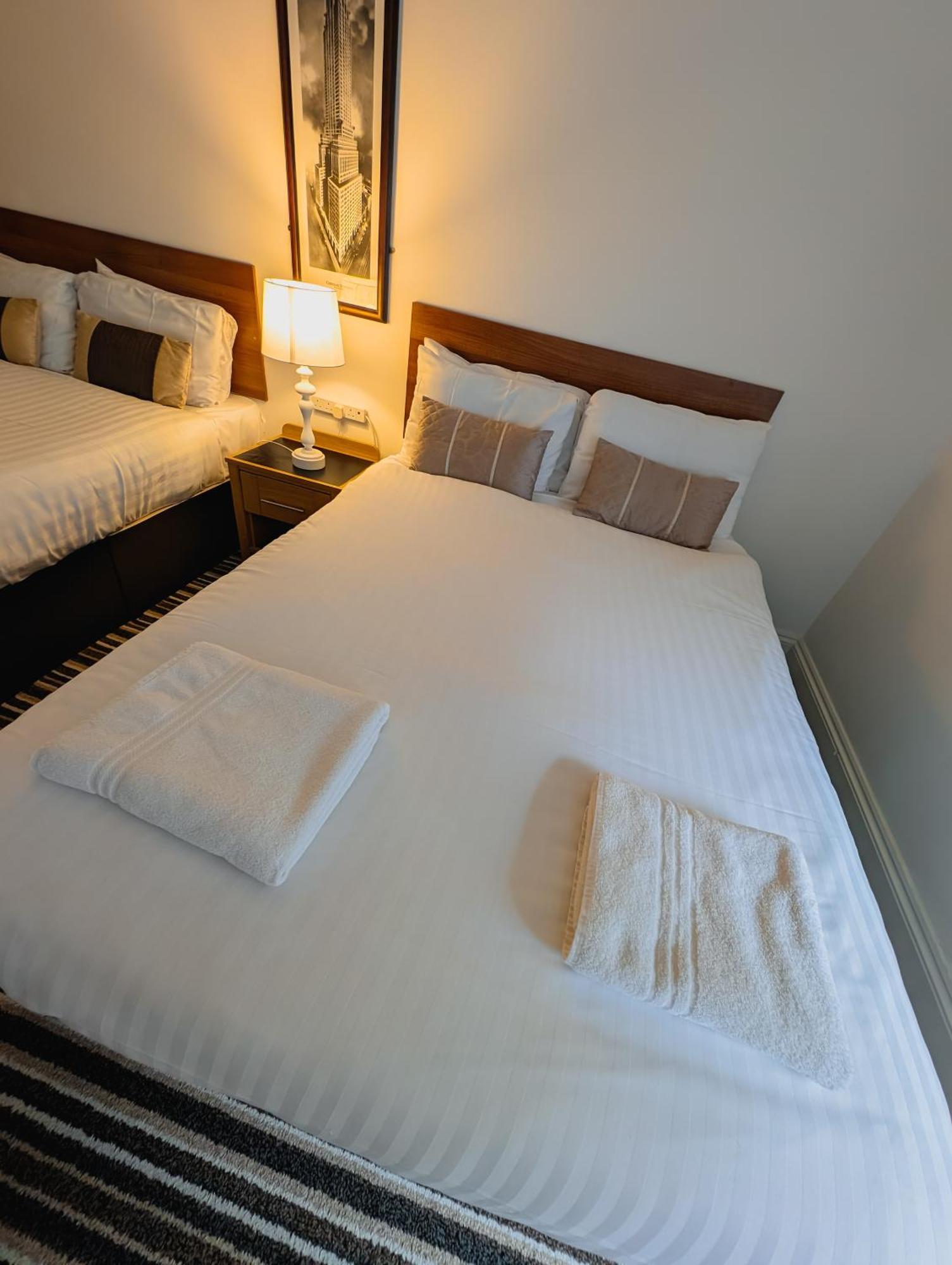 Bay & Harbour Holiday Apartments & Rooms Only เวสตัน-ซูเปอร์-แมร์ ภายนอก รูปภาพ
