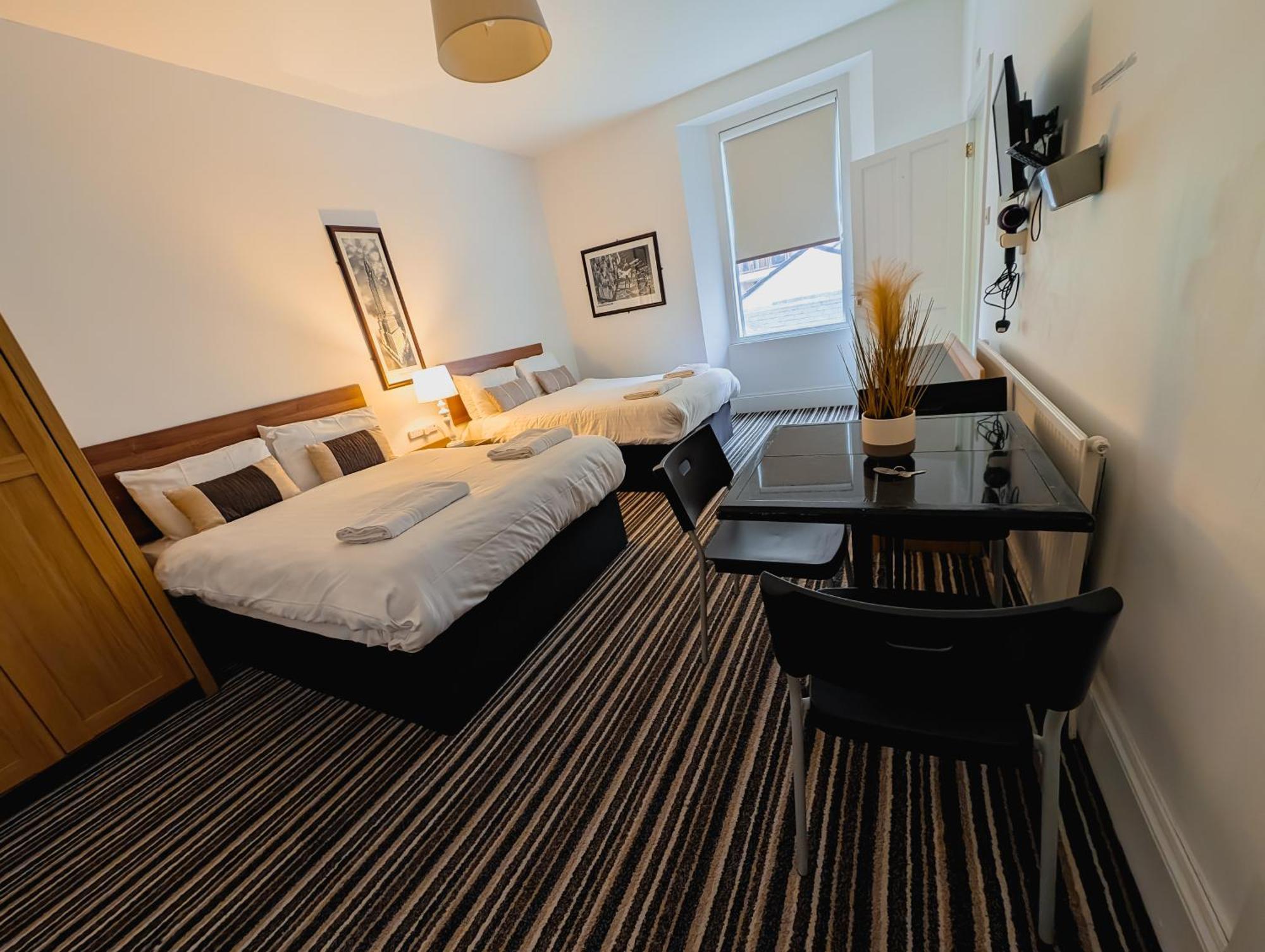 Bay & Harbour Holiday Apartments & Rooms Only เวสตัน-ซูเปอร์-แมร์ ภายนอก รูปภาพ