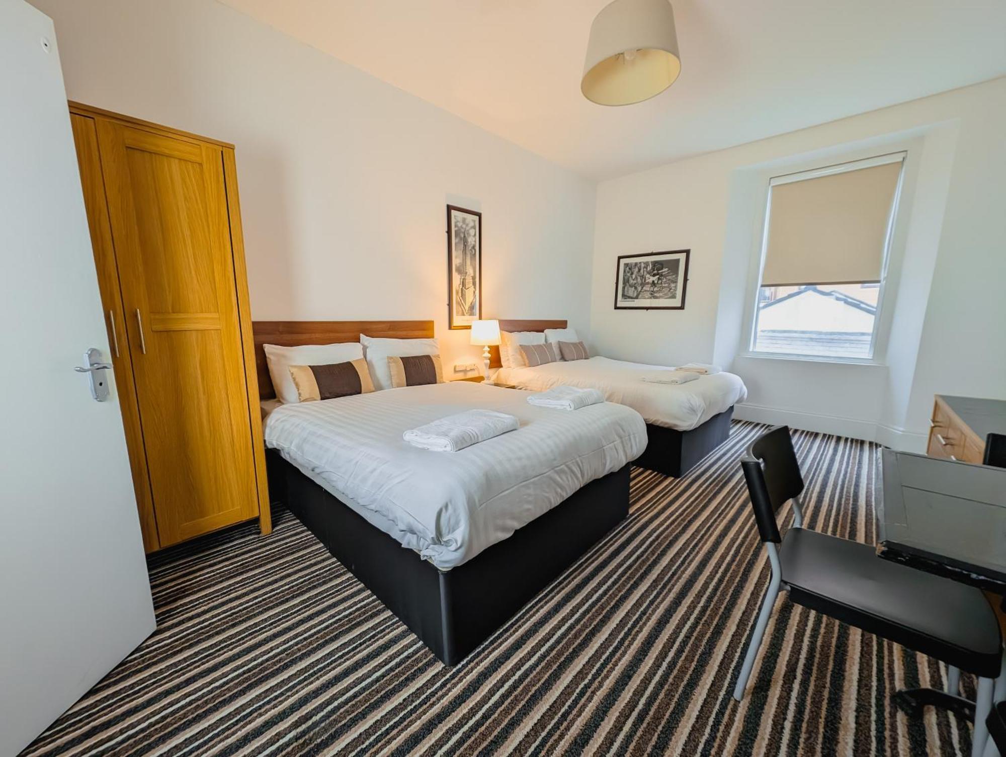 Bay & Harbour Holiday Apartments & Rooms Only เวสตัน-ซูเปอร์-แมร์ ภายนอก รูปภาพ